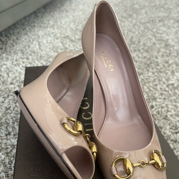 Gucci Women's Nude Peep-Toe Heels with Gold Accents - Picture 3 of 3